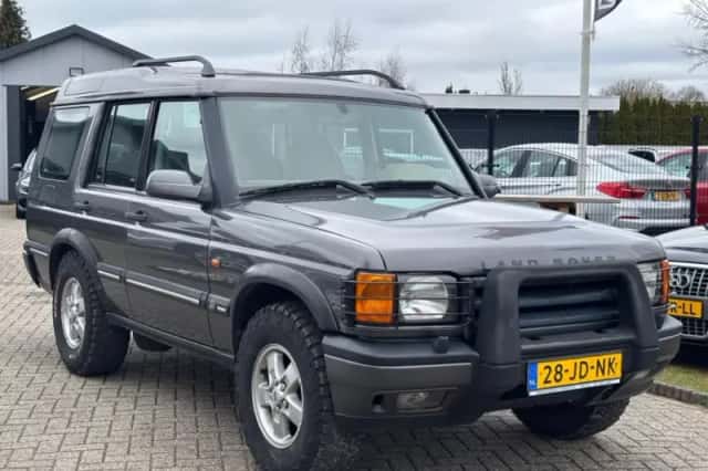 Land Rover Discovery (2002) thumbnail 2