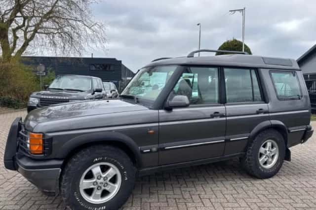 Land Rover Discovery (2002) thumbnail 3