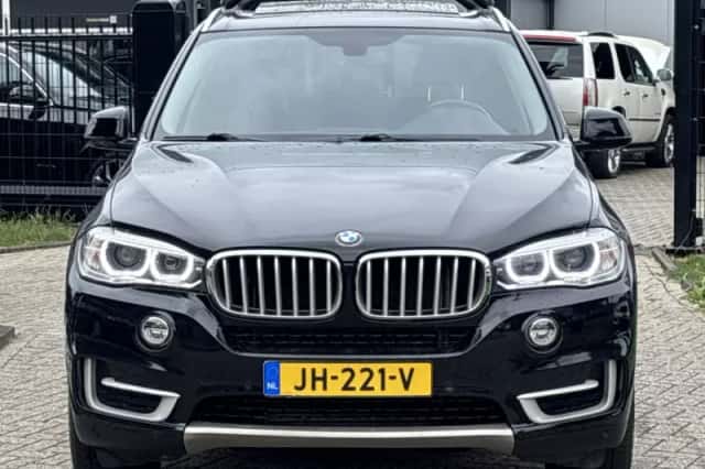 BMW X5 (2015) thumbnail 2