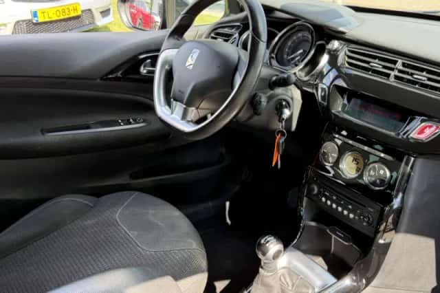 Citroën DS3 (2011) thumbnail 4