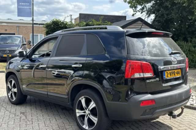 Kia Sorento (2011) thumbnail 5