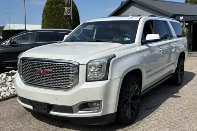GMC Yukon XL (2016) thumbnail 1