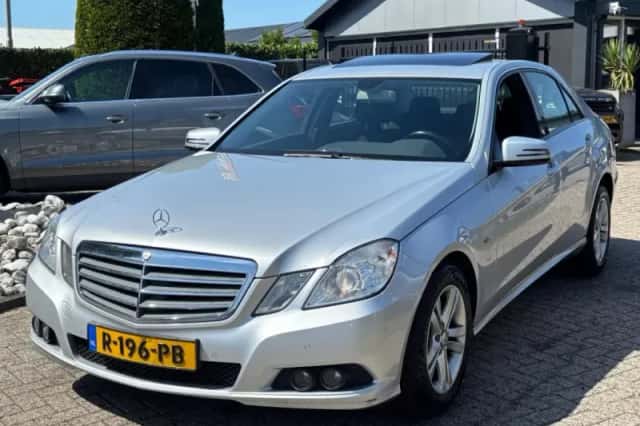 Mercedes-Benz E-Klasse (2009) thumbnail 1