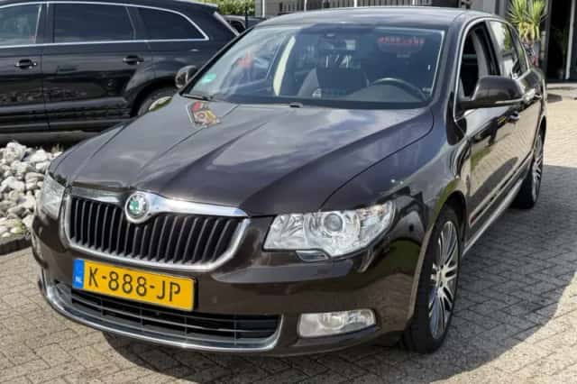 Škoda Superb (2012) thumbnail 1