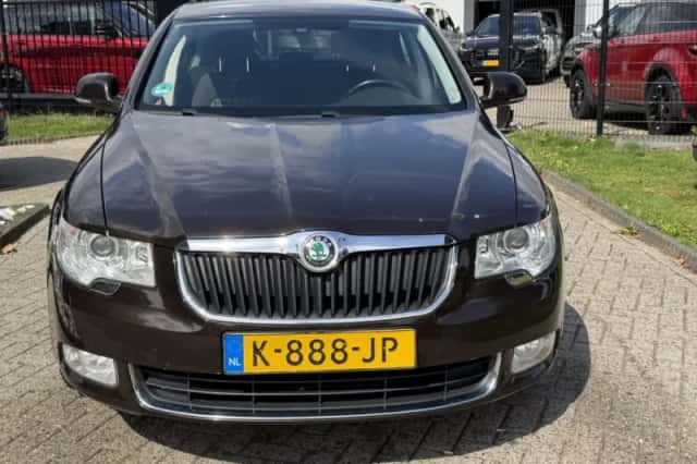Škoda Superb (2012) thumbnail 2