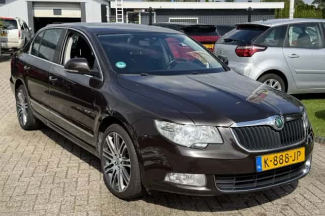Škoda Superb (2012) thumbnail 3