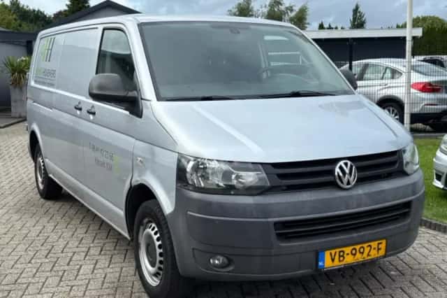Volkswagen Transporter (2013) thumbnail 2