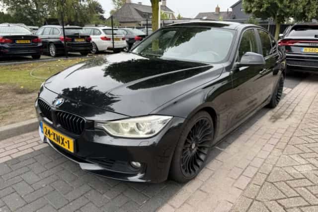 BMW 3-Serie (2012) thumbnail 1