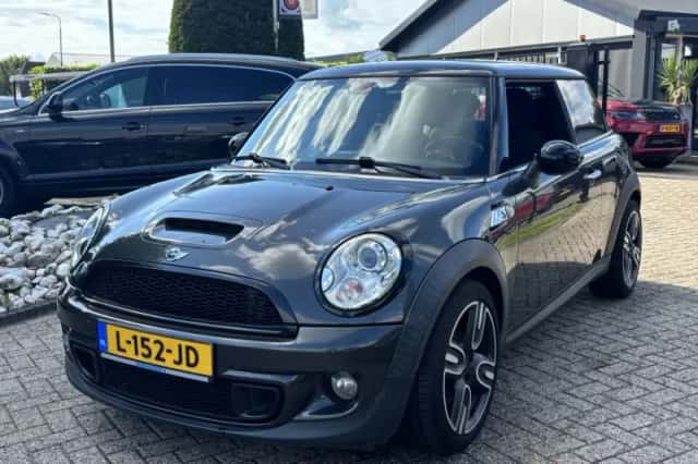 MINI Cooper S (2012) thumbnail 1
