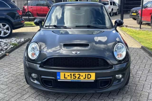 MINI Cooper S (2012) thumbnail 2