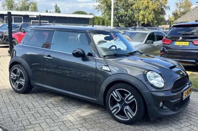 MINI Cooper S (2012) thumbnail 3