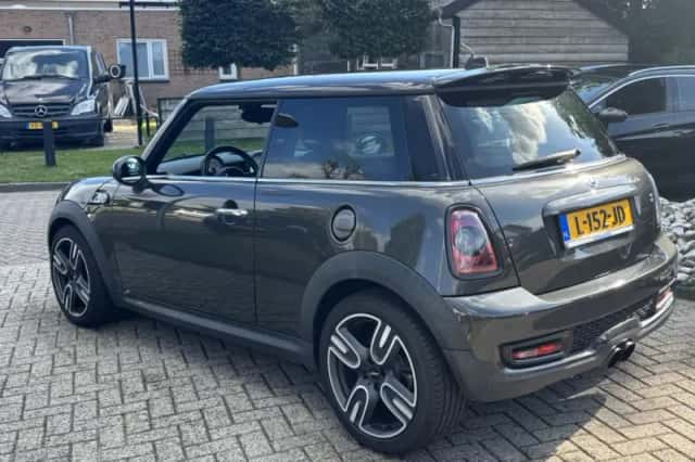 MINI Cooper S (2012) thumbnail 6