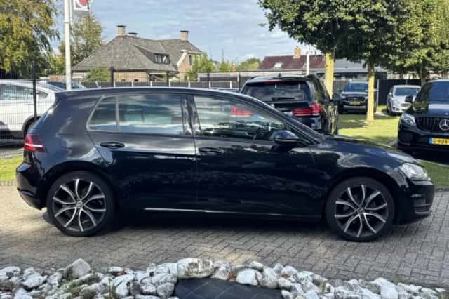 Volkswagen Golf (2014) thumbnail 4