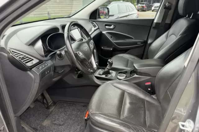 Hyundai Santa Fe (2014) thumbnail 5