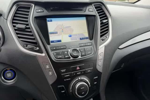 Hyundai Santa Fe (2014) thumbnail 6