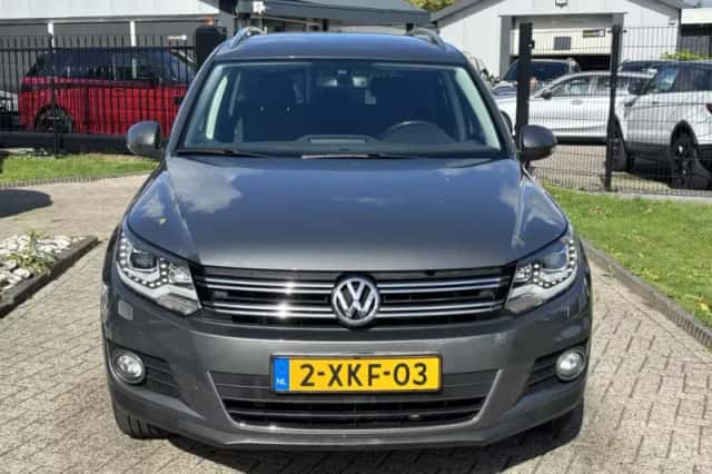 Volkswagen Tiguan (2013) thumbnail 2