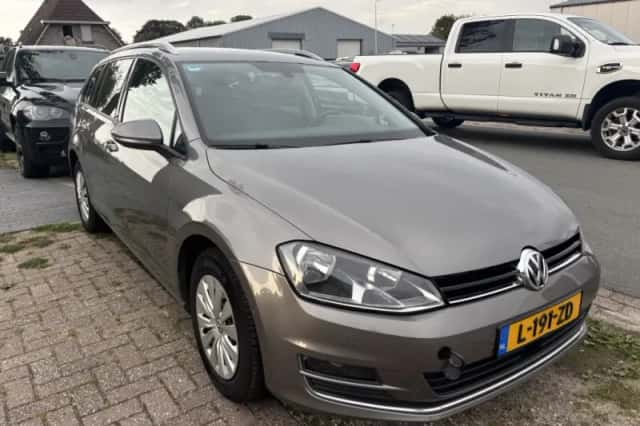 Volkswagen Golf (2016) thumbnail 1