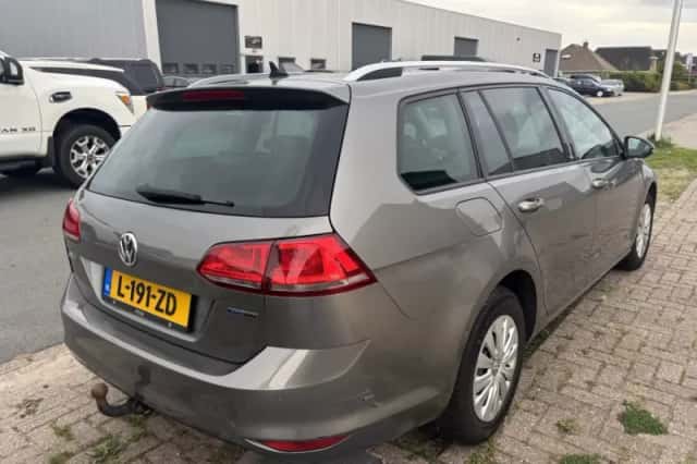 Volkswagen Golf (2016) thumbnail 3