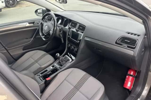 Volkswagen Golf (2016) thumbnail 5