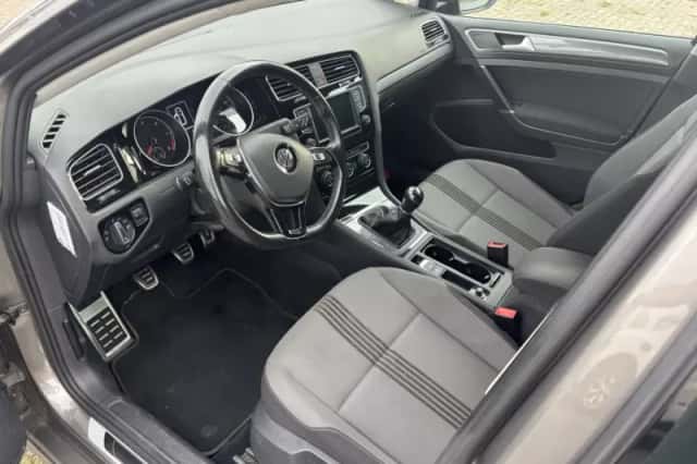 Volkswagen Golf (2016) thumbnail 6