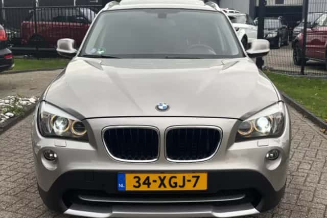 BMW X1 (2012) thumbnail 2