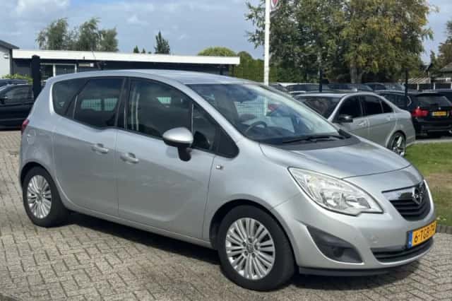 Opel Meriva (2014) thumbnail 3