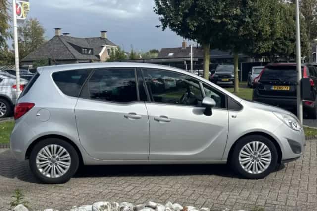 Opel Meriva (2014) thumbnail 4