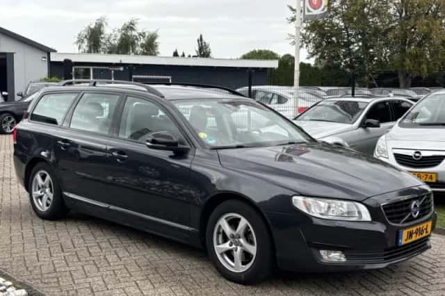 Volvo V70 (2016) thumbnail 3