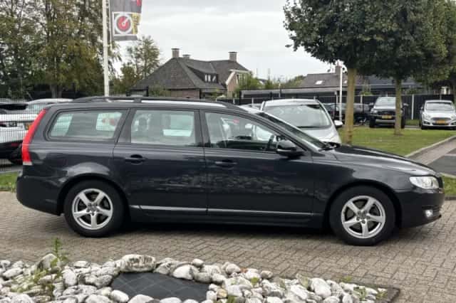 Volvo V70 (2016) thumbnail 4
