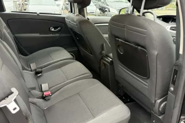 Renault Scénic (2010) thumbnail 5