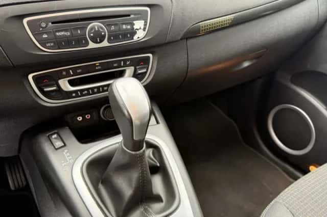 Renault Scénic (2010) thumbnail 6