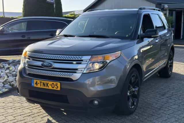 Ford Explorer (2013) thumbnail 1