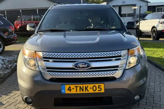 Ford Explorer (2013) thumbnail 2