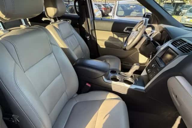 Ford Explorer (2013) thumbnail 5