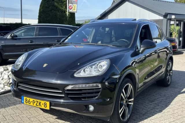 Porsche Cayenne (2011) thumbnail 1