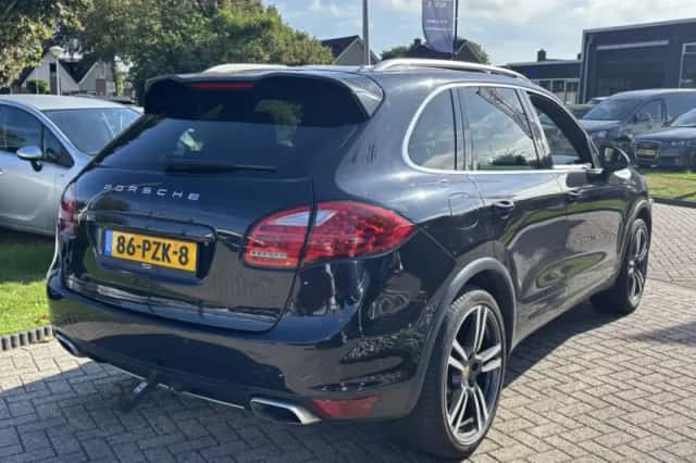 Porsche Cayenne (2011) thumbnail 5