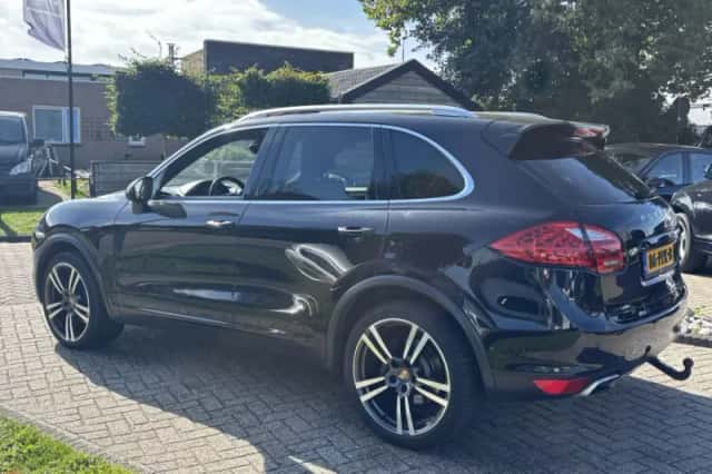 Porsche Cayenne (2011) thumbnail 6