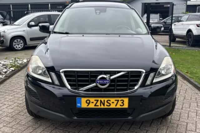 Volvo XC60 (2011) thumbnail 2