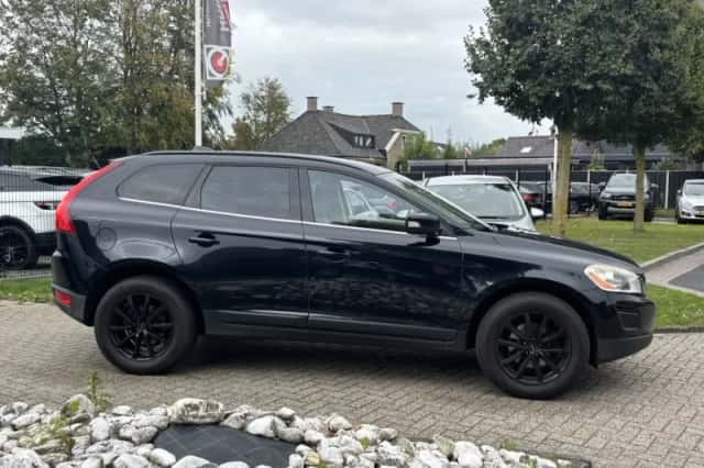Volvo XC60 (2011) thumbnail 4