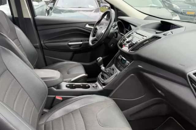 Ford Kuga (2013) thumbnail 3