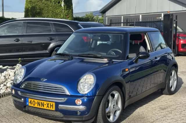 MINI Cooper (2004) thumbnail 1