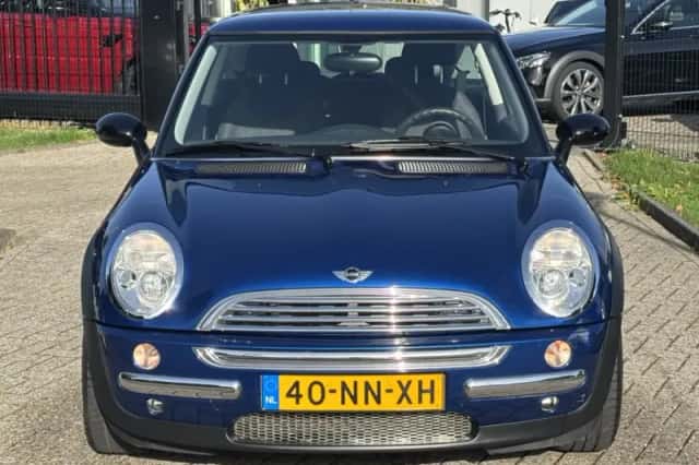 MINI Cooper (2004) thumbnail 2