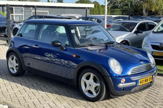 MINI Cooper (2004) thumbnail 3