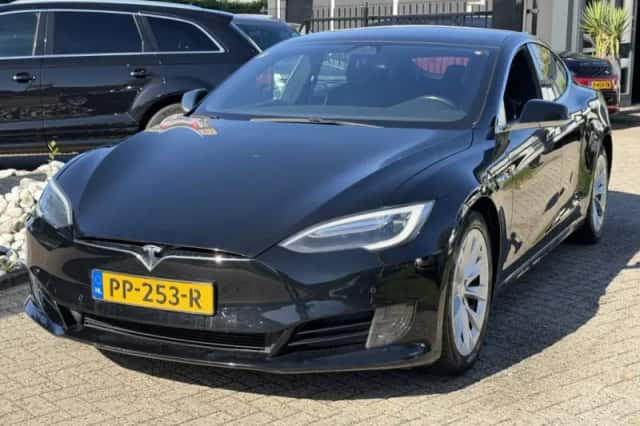 Tesla Model S (2017) thumbnail 1