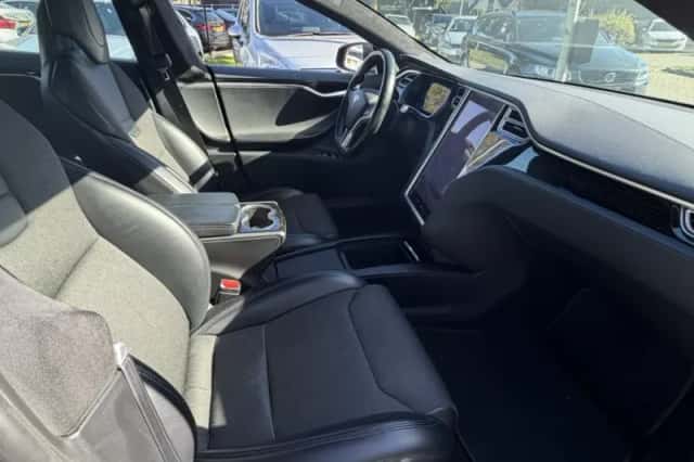 Tesla Model S (2017) thumbnail 3