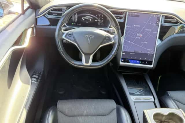 Tesla Model S (2017) thumbnail 4