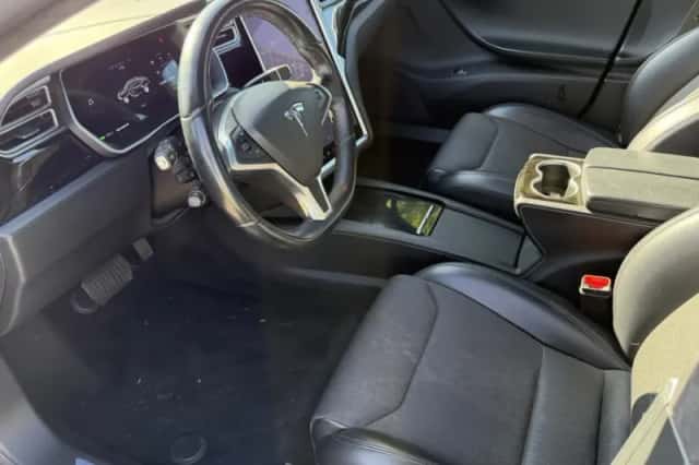 Tesla Model S (2017) thumbnail 5