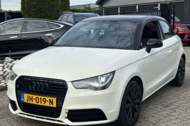Audi A1 (2011) thumbnail 1