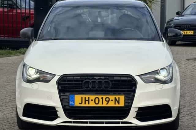 Audi A1 (2011) thumbnail 2