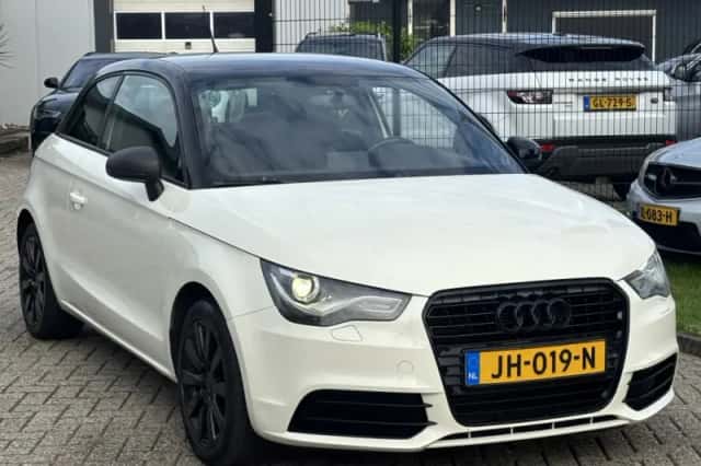 Audi A1 (2011) thumbnail 3